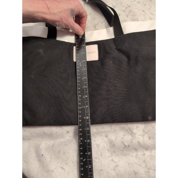 Victoria's Secret Weekender Bag Travel Luggage Sport Gym Duffel Bag NWT READ - Picture 7 of 7